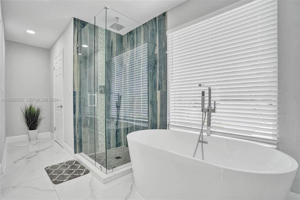 3421 Dover Road Pompano Beach, FL 33062 - Photo 12 of 22 a bathroom with a bathtub and a shower