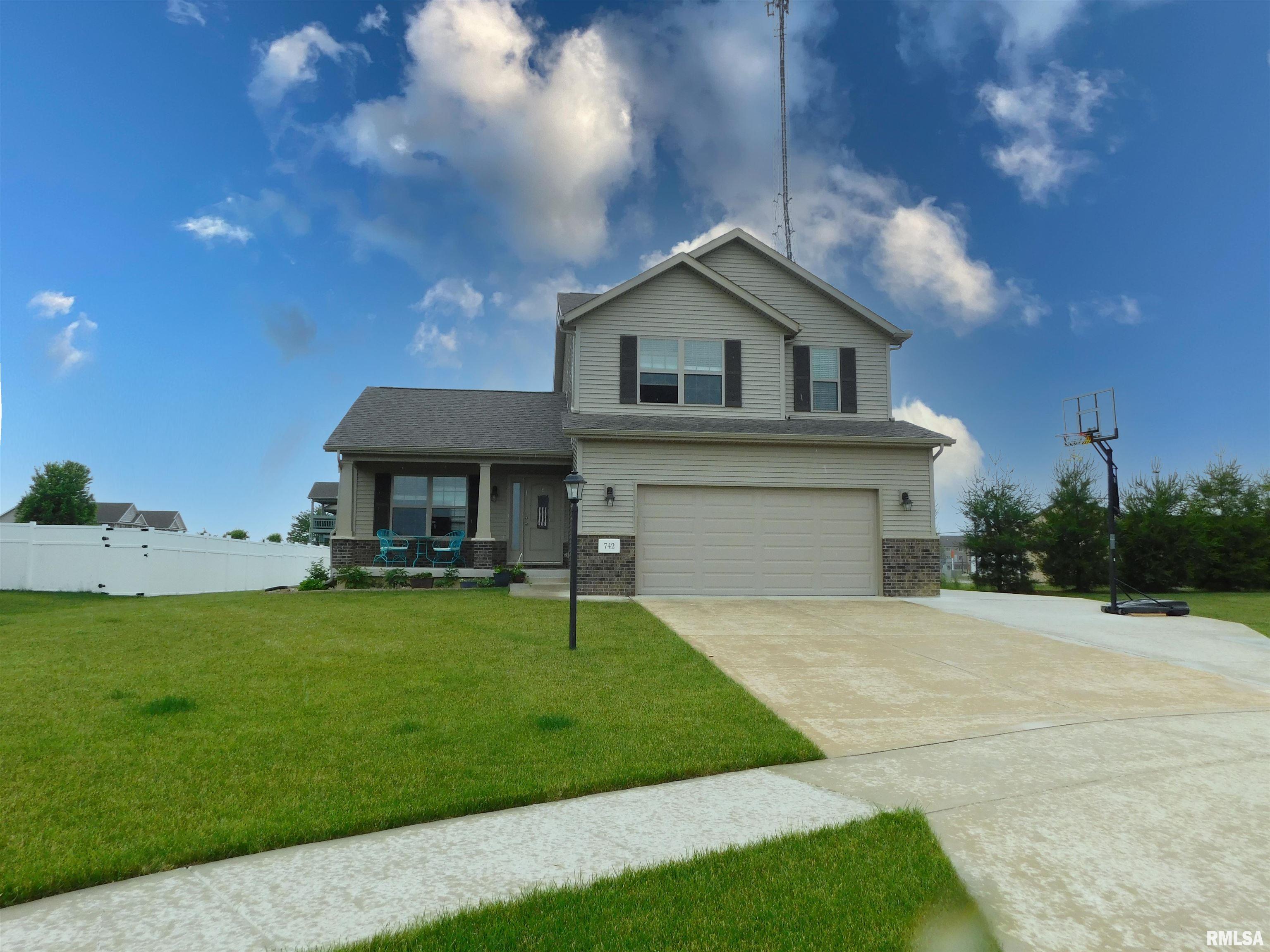 742 Labrador Way Washington, IL 61571 - Photo 1 of 50 Gallery Image 1