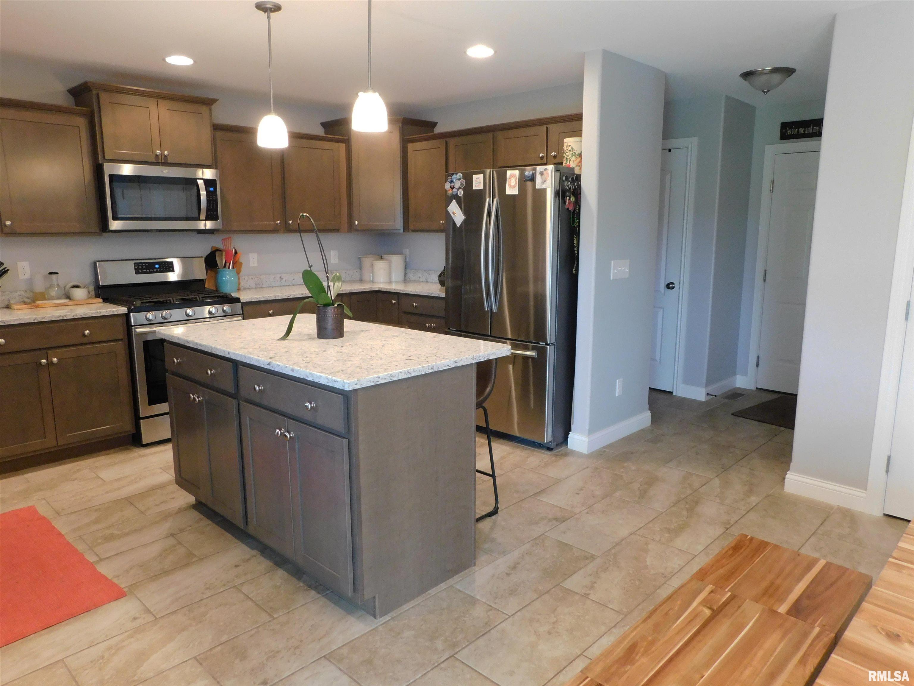 742 Labrador Way Washington, IL 61571 - Photo 13 of 50 Gallery Image 13
