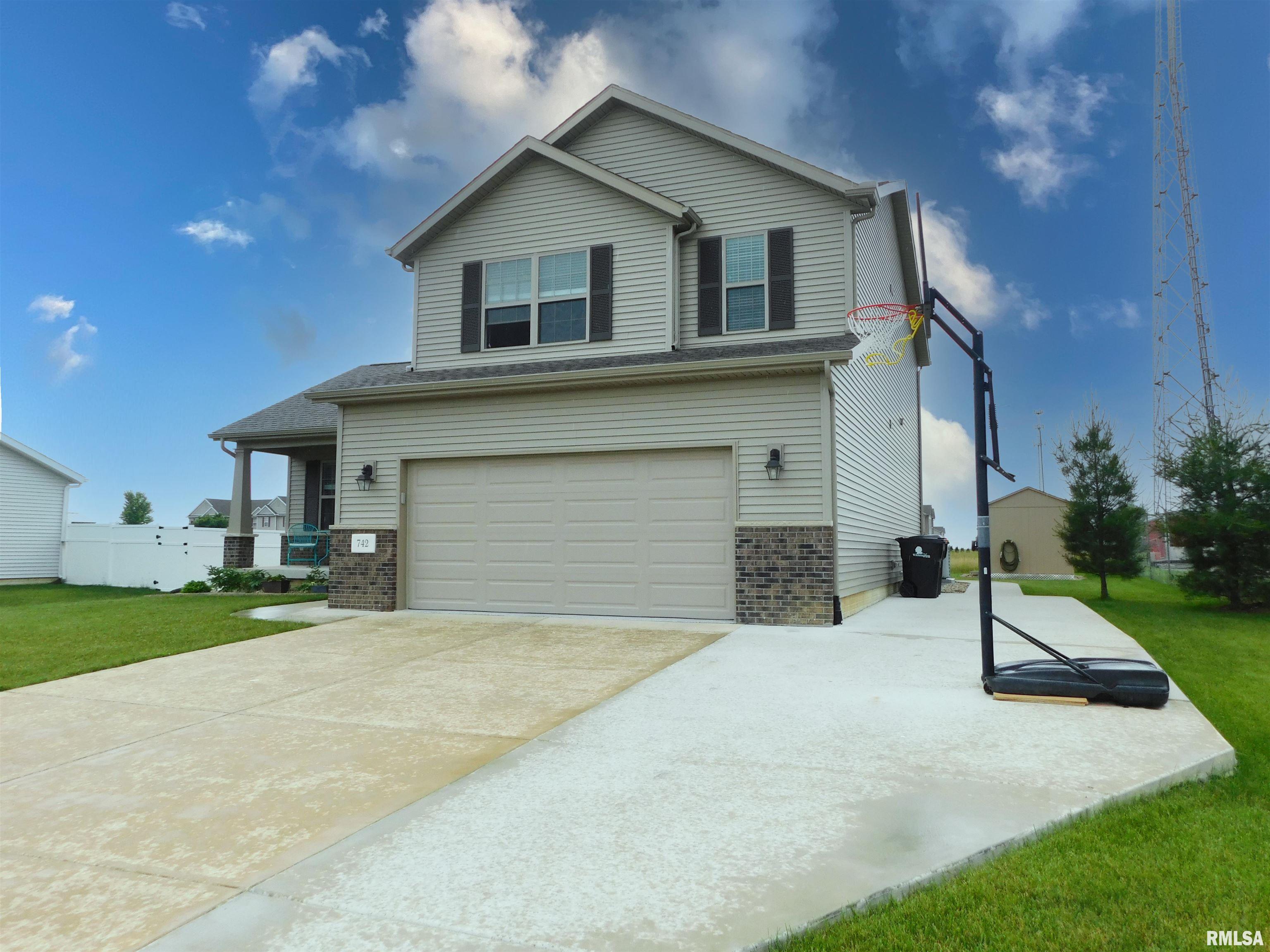 742 Labrador Way Washington, IL 61571 - Photo 2 of 50 Gallery Image 2