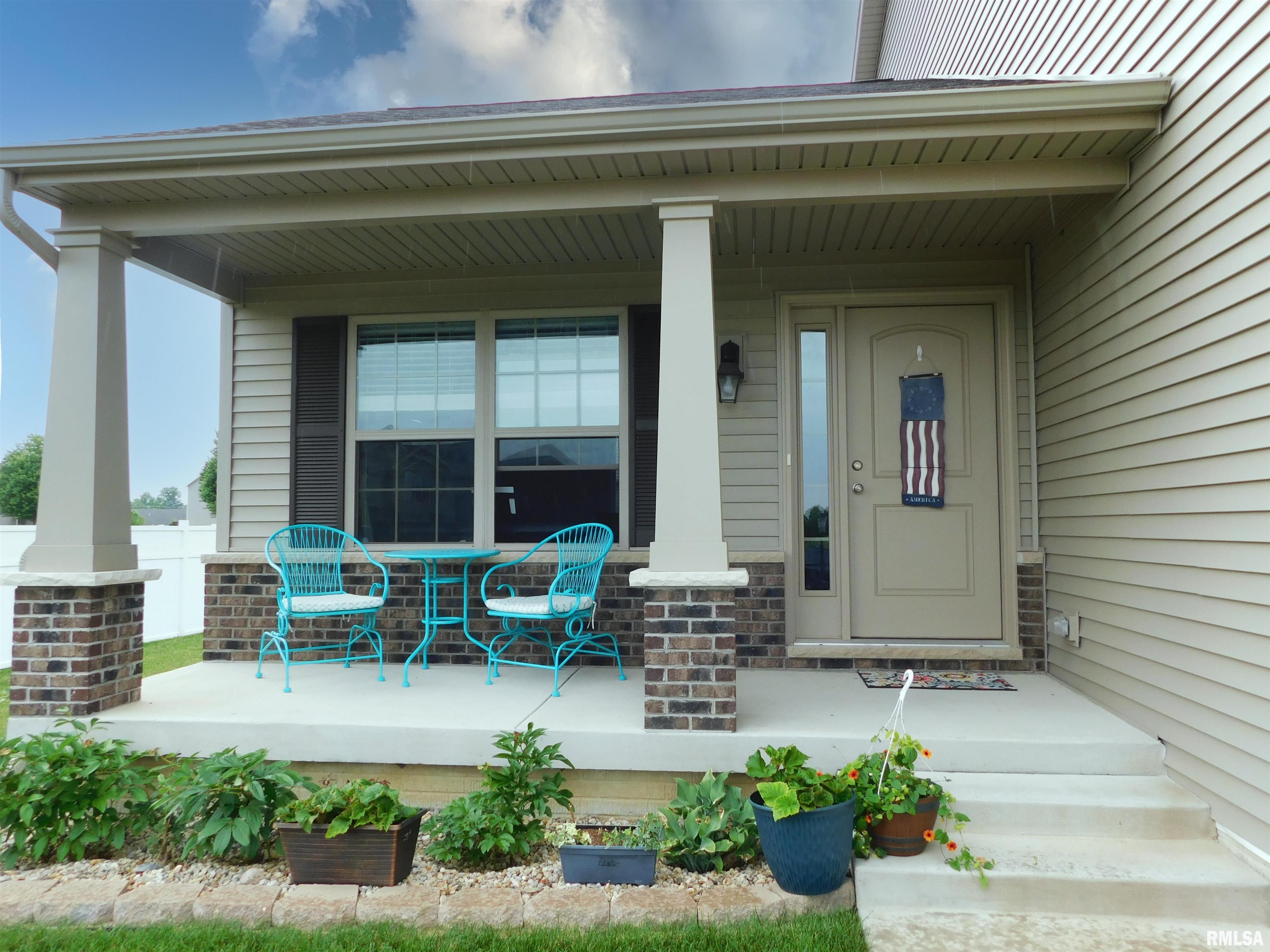 742 Labrador Way Washington, IL 61571 - Photo 3 of 50 Gallery Image 3