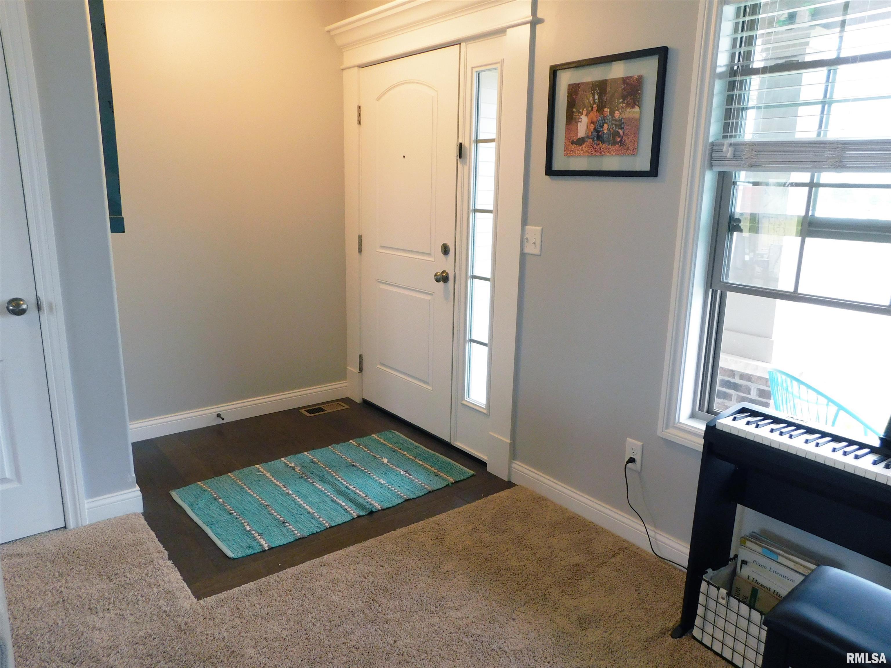 742 Labrador Way Washington, IL 61571 - Photo 4 of 50 Gallery Image 4