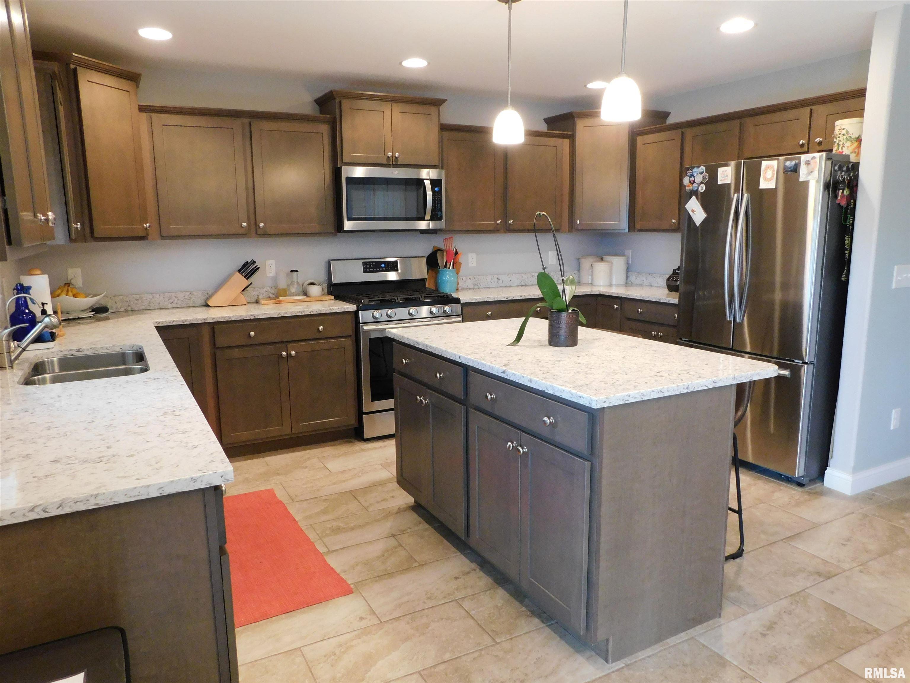 742 Labrador Way Washington, IL 61571 - Photo 9 of 50 Gallery Image 9