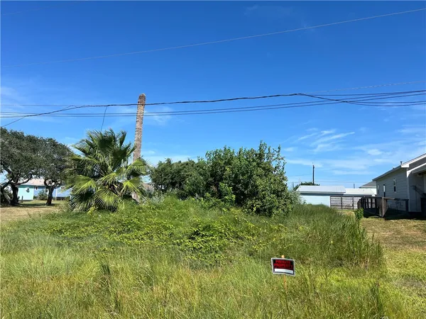 $45,000 | 1518 South Pearl Street, Rockport, TX 78382