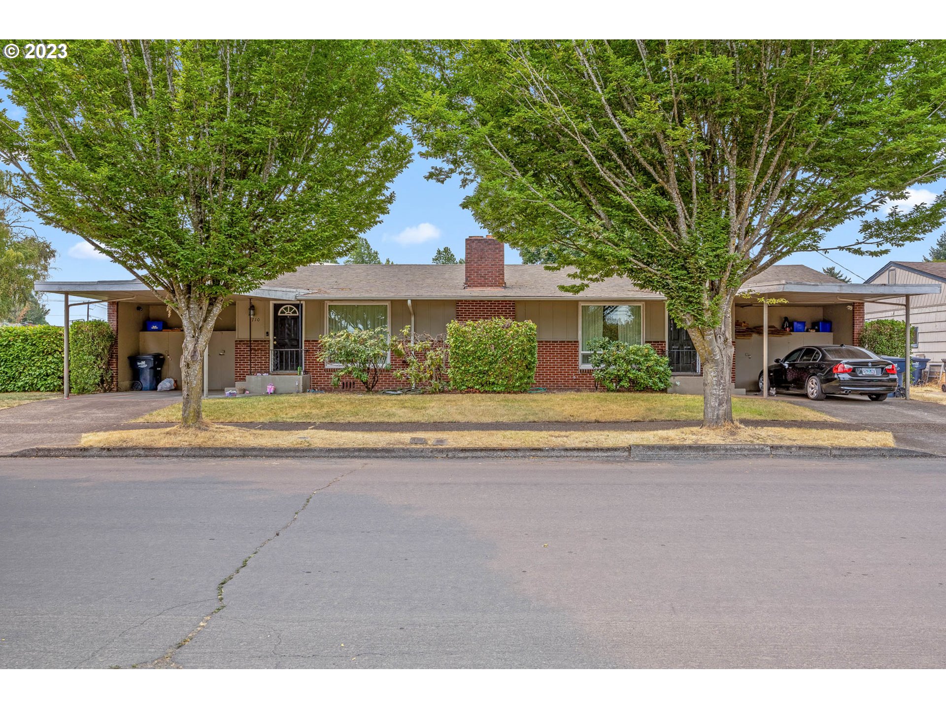 710 26th Street Springfield, OR 97477 - Photo 1 of 48 a front view of a house with a yard