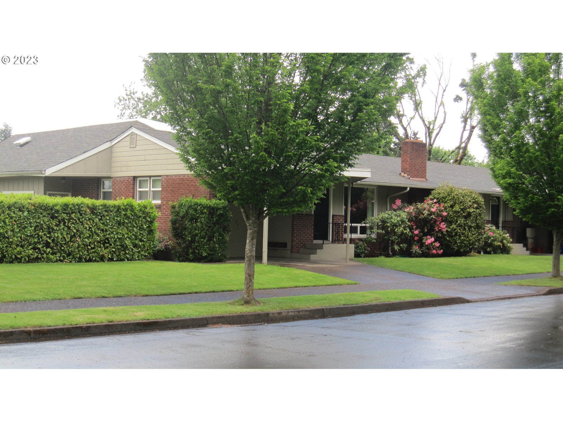 710 26th Street Springfield, OR 97477 - Photo 12 of 48 a black and white photo of a house