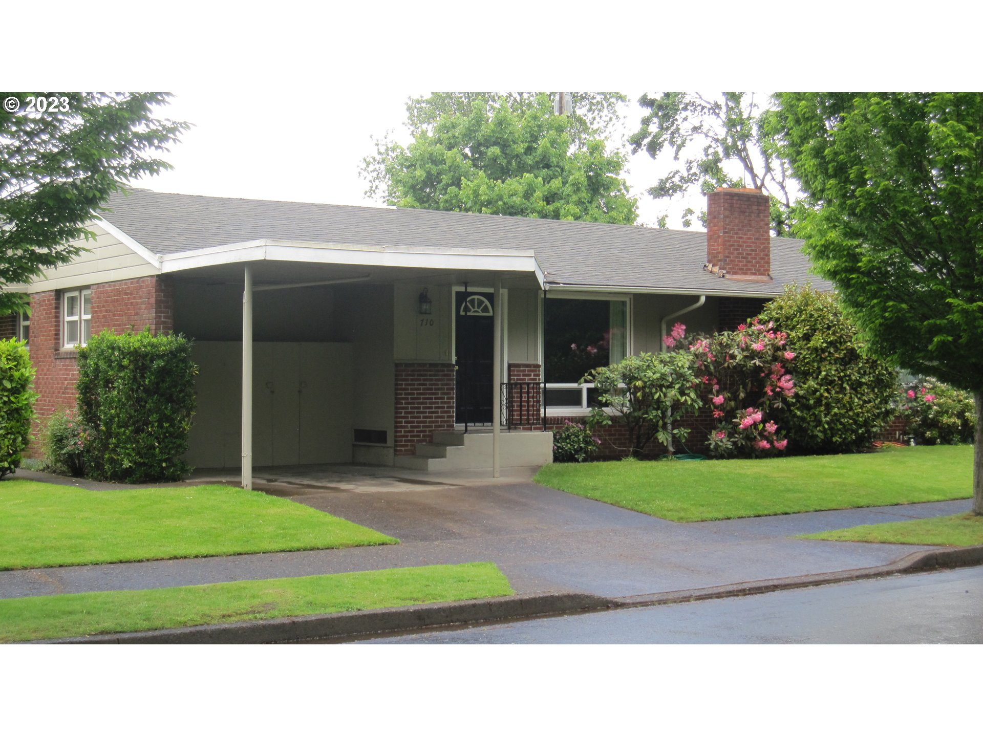 710 26th Street Springfield, OR 97477 - Photo 13 of 48 a black and white photo of a house