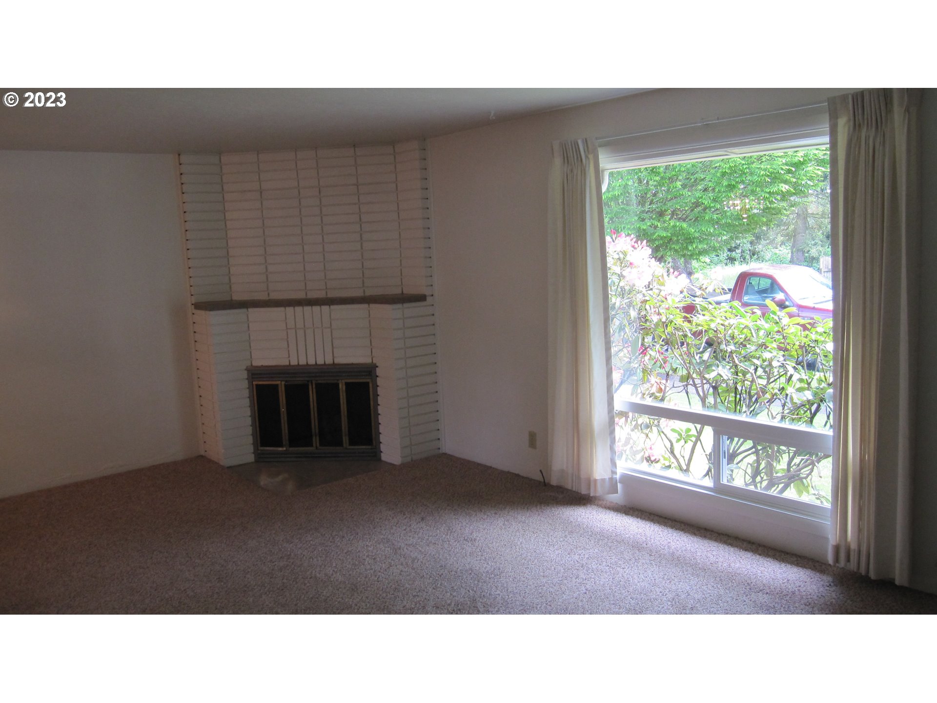 710 26th Street Springfield, OR 97477 - Photo 24 of 48 a black and white photo of a living room