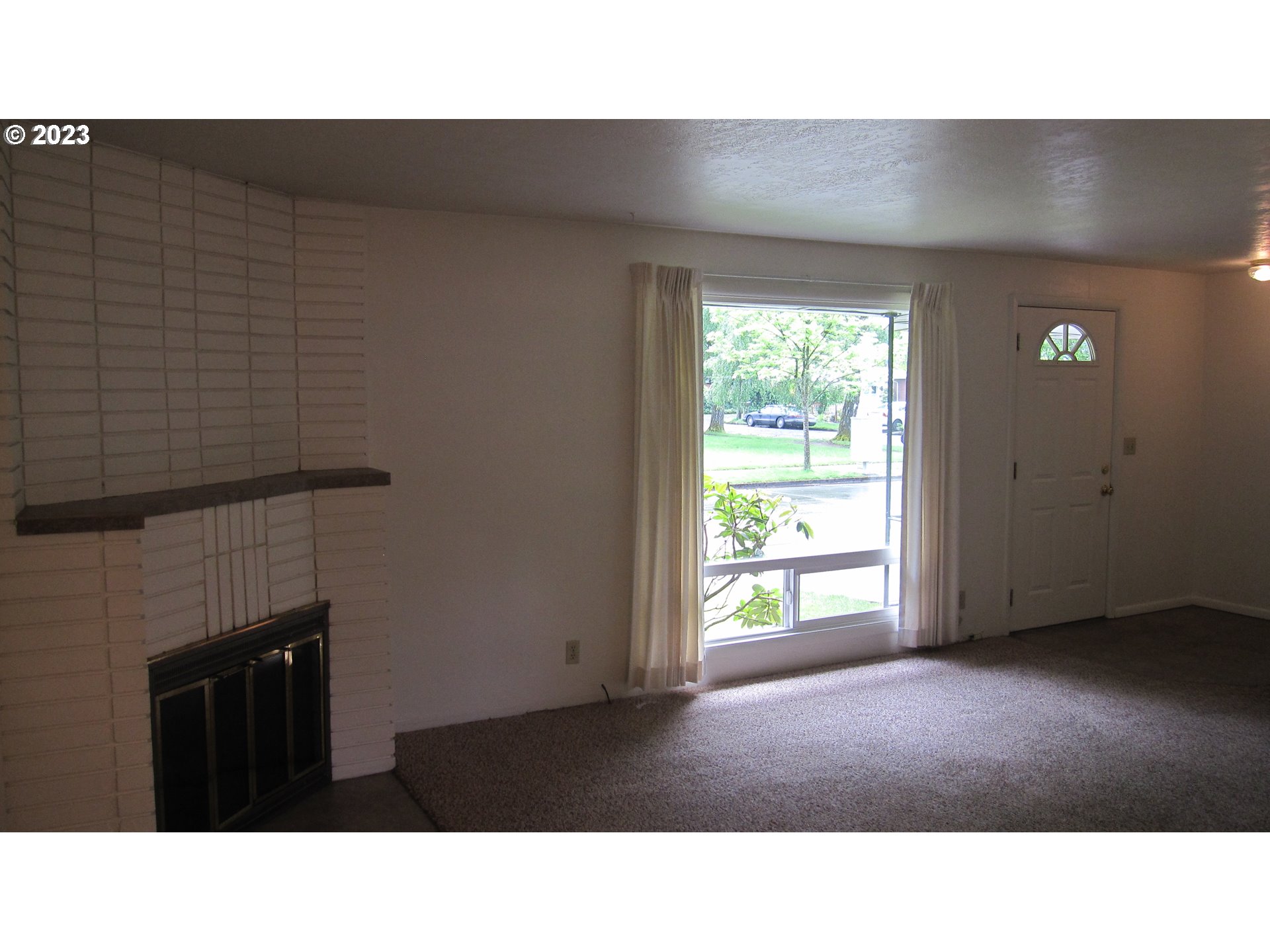 710 26th Street Springfield, OR 97477 - Photo 25 of 48 a black and white photo of a living room