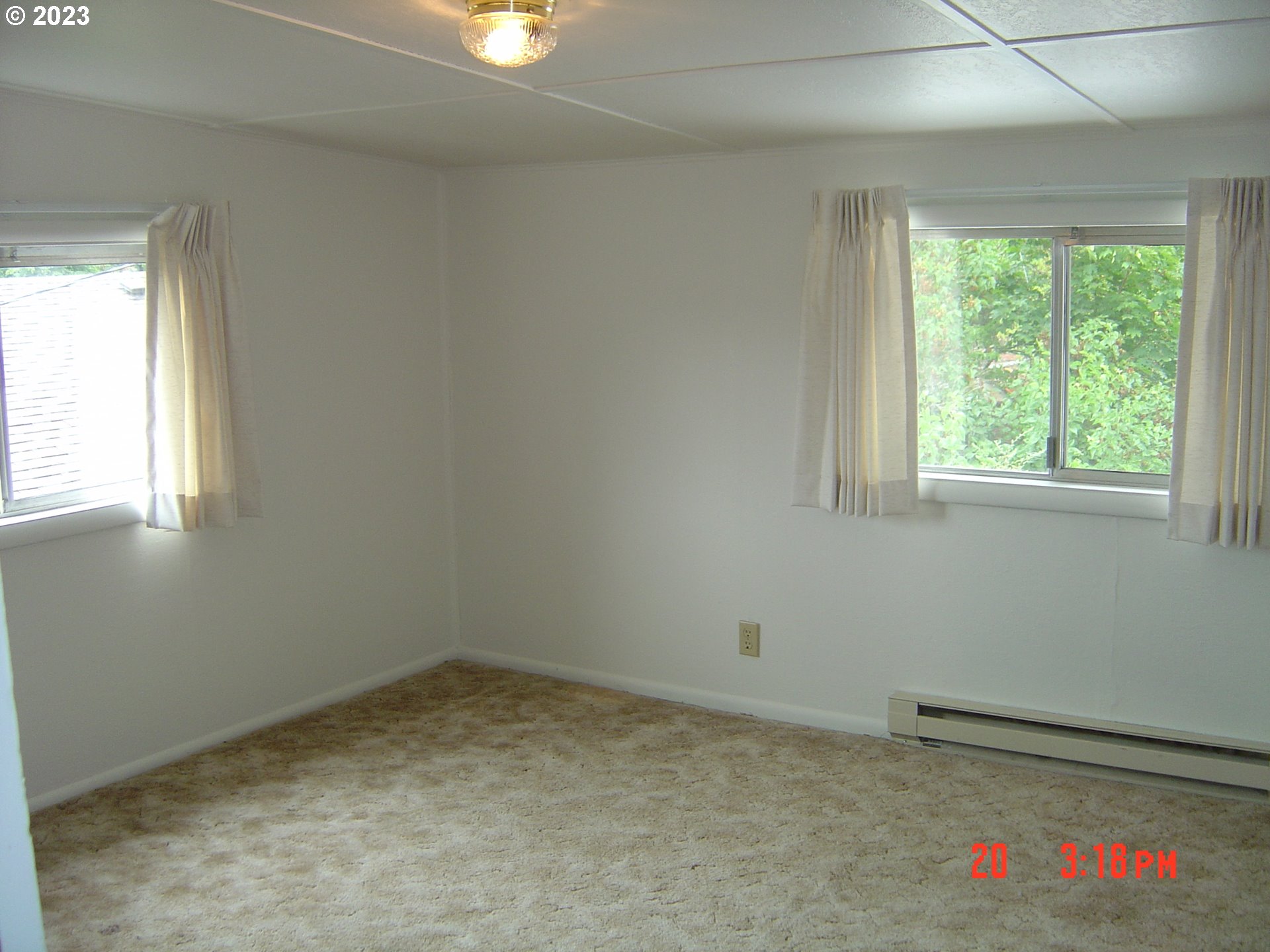 710 26th Street Springfield, OR 97477 - Photo 41 of 48 an empty room with a window