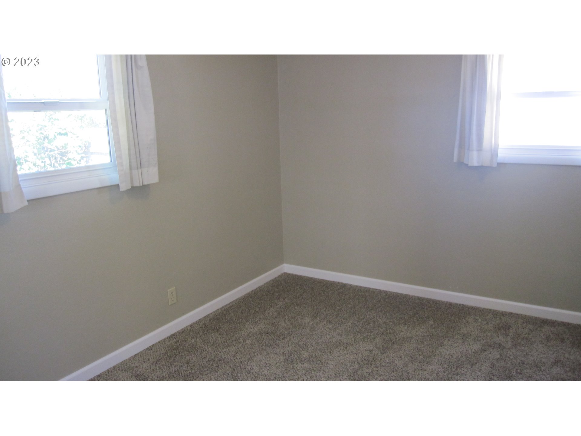 710 26th Street Springfield, OR 97477 - Photo 45 of 48 a open hall with a window