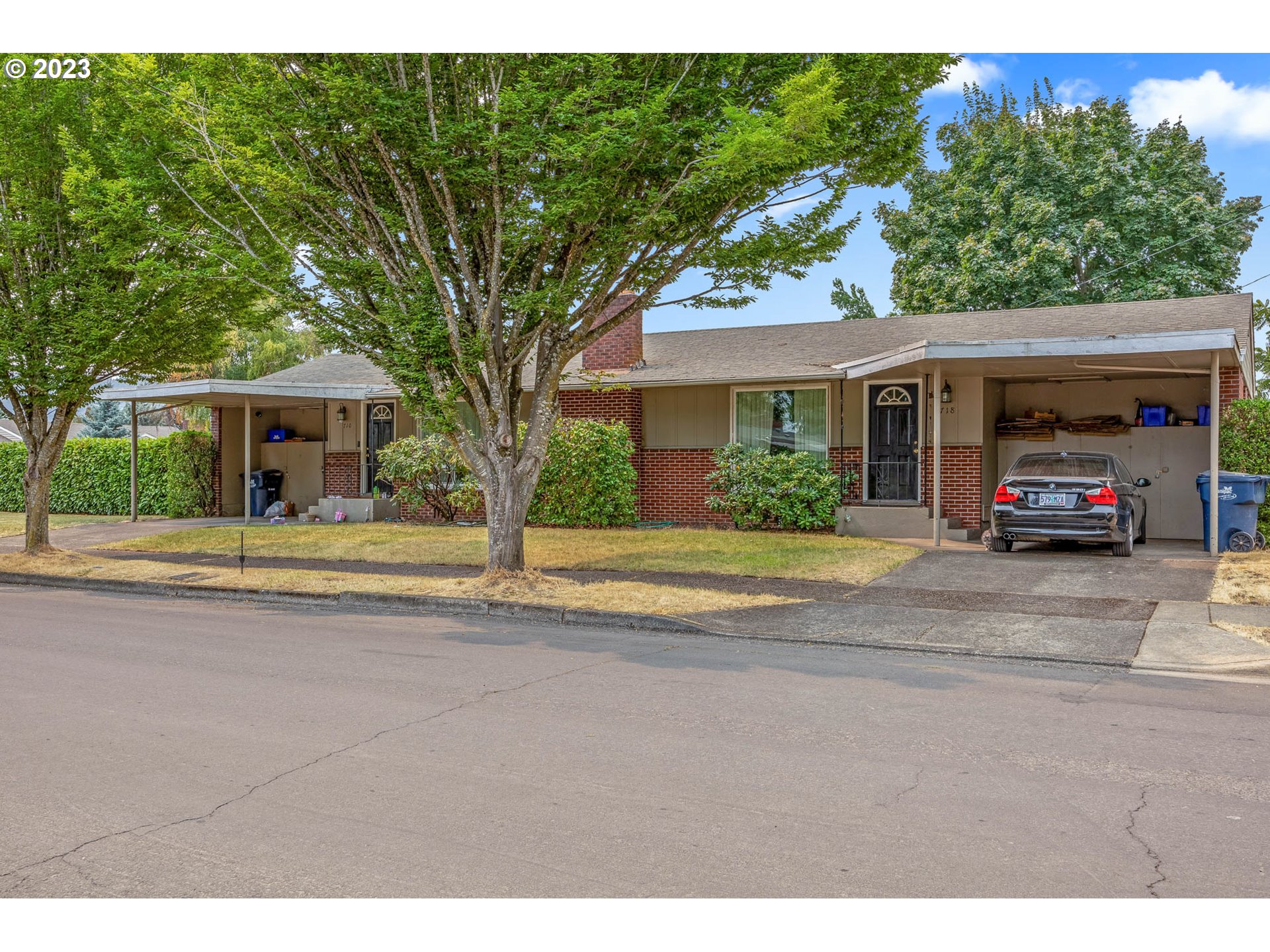 710 26th Street Springfield, OR 97477 - Photo 6 of 48 a house view with a outdoor space