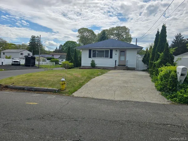 $4,850 | 90 Blue Point Road, Selden, NY 11784