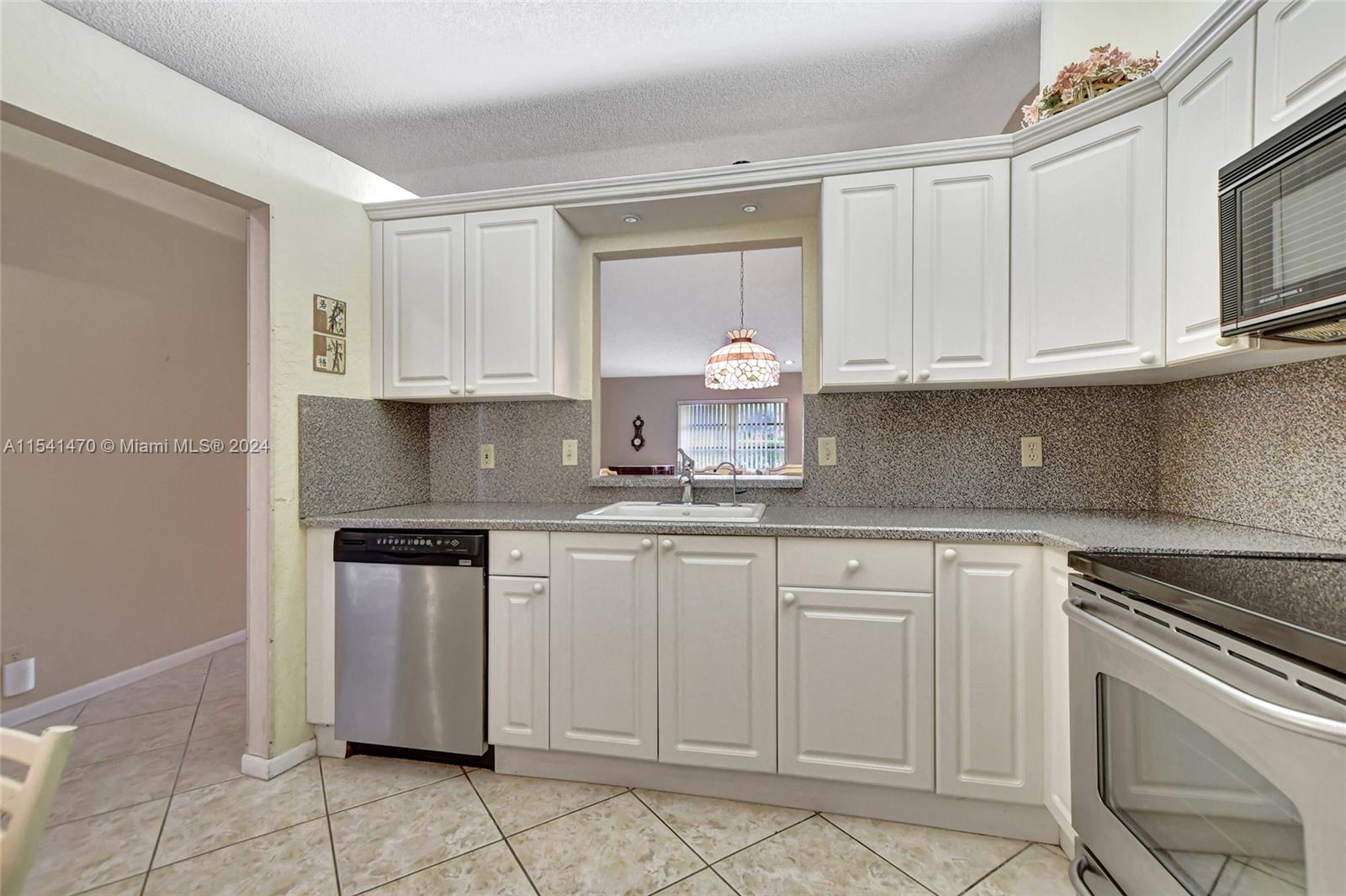 8171 Sweetbriar Way Boca Raton, FL 33496 - Photo 14 of 58 Gallery Image 14