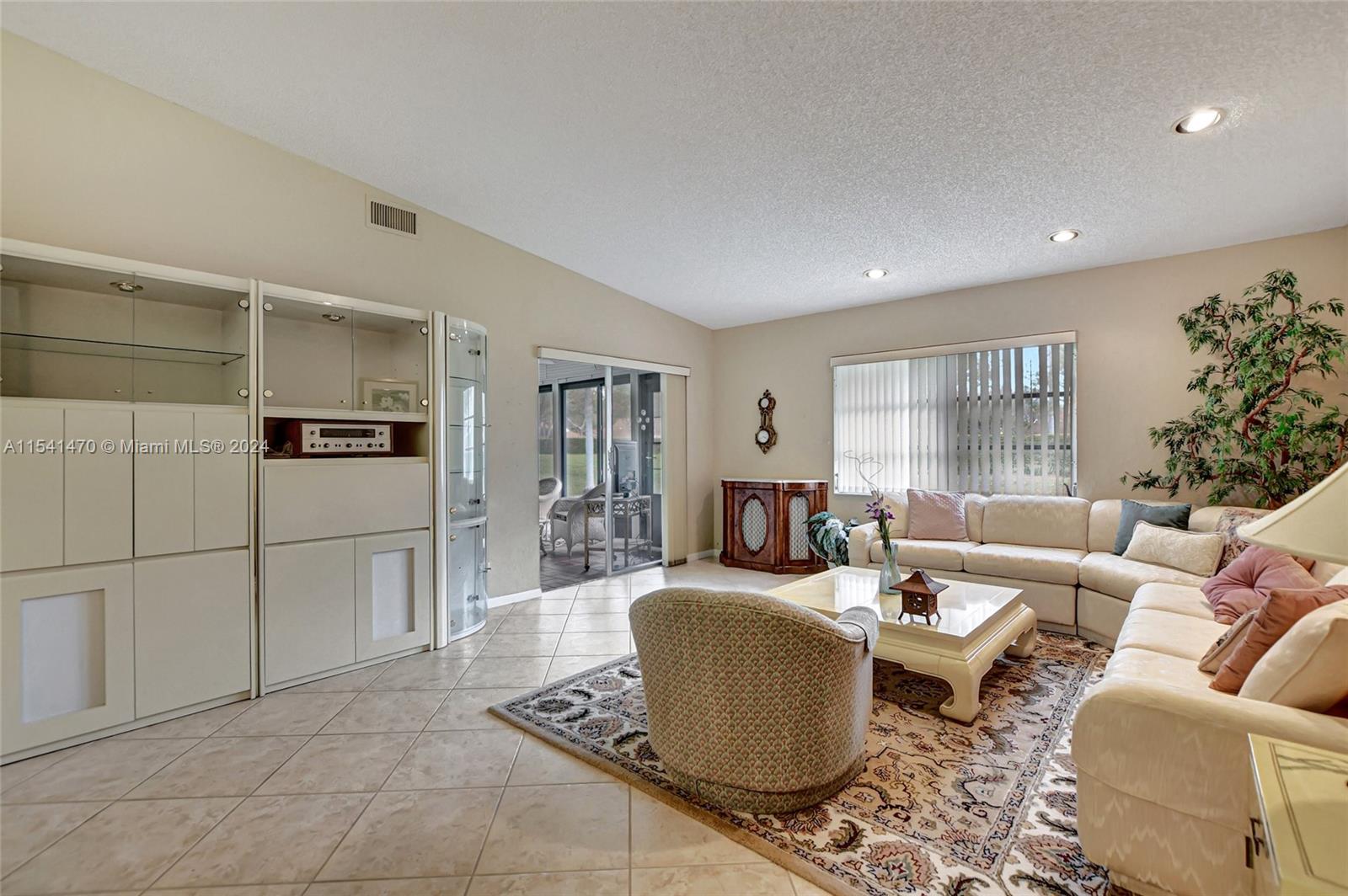 8171 Sweetbriar Way Boca Raton, FL 33496 - Photo 10 of 58 Gallery Image 10