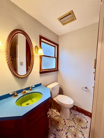 $875,000 | 150 Swift Street, South Burlington, VT 05403