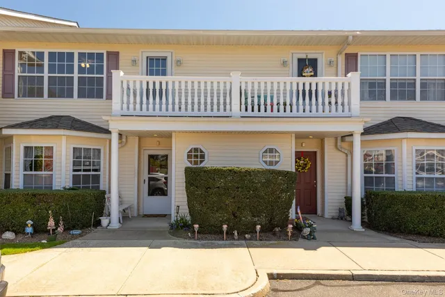 $2,900 | 316 Flurry Lane, Unit 316, West Babylon, NY 11704