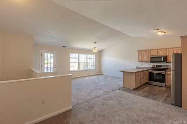 $2,900 | 316 Flurry Lane, Unit 316, West Babylon, NY 11704