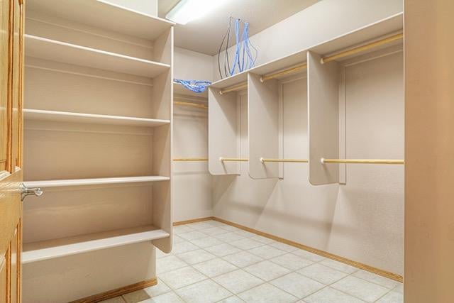 6643 Donaldson Road Grants Pass, OR 97526 - Photo 17 of 35 Walk-in closet
