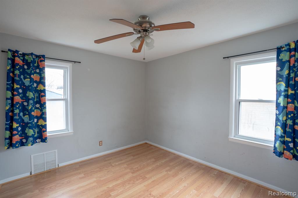 22149 David Avenue Eastpointe, MI 48021 - Photo 8 of 19