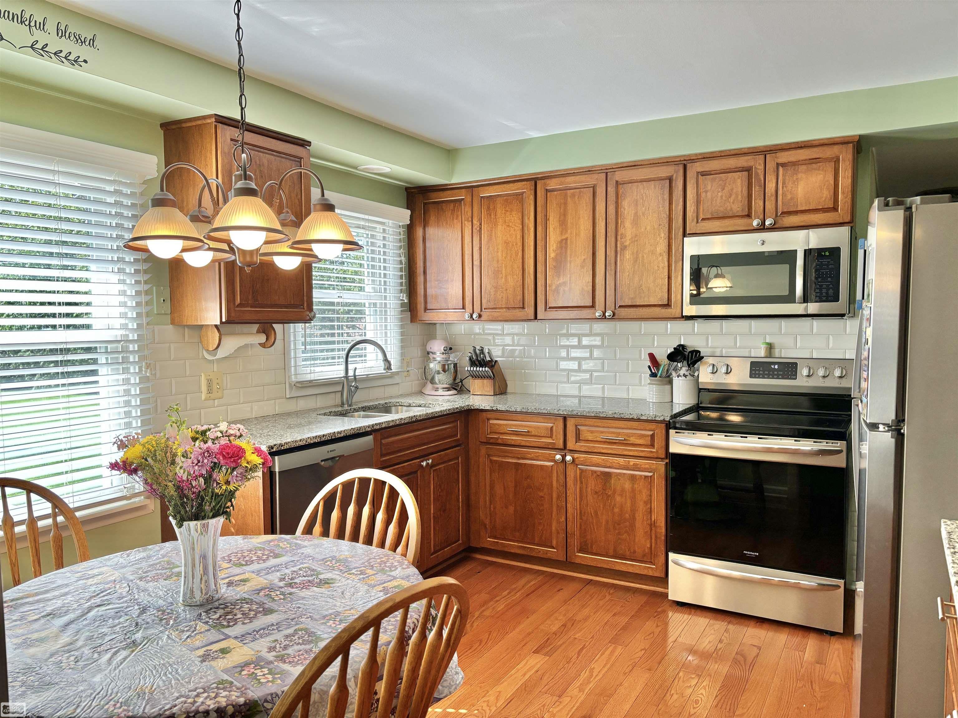 50511 Cedargrove Road Utica, MI 48317 - Photo 3 of 33