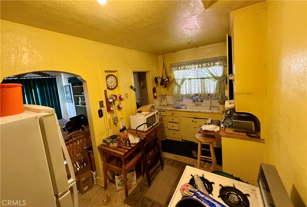 1317 South Temple Avenue Compton, CA 90221 - Photo 10 of 13 a view of a room with gym equipment