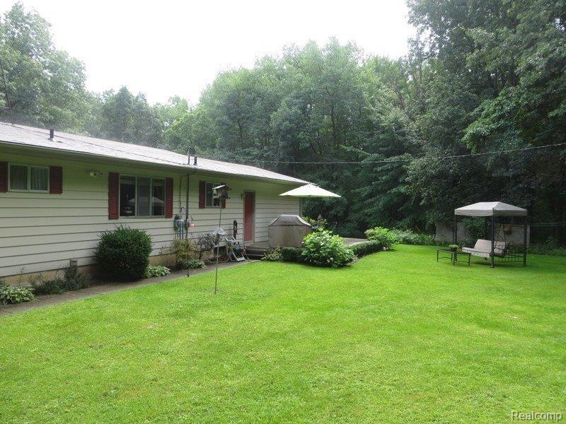 12290 Dunham Road Hartland, MI 48353 - Photo 2 of 15 back of house.JPG