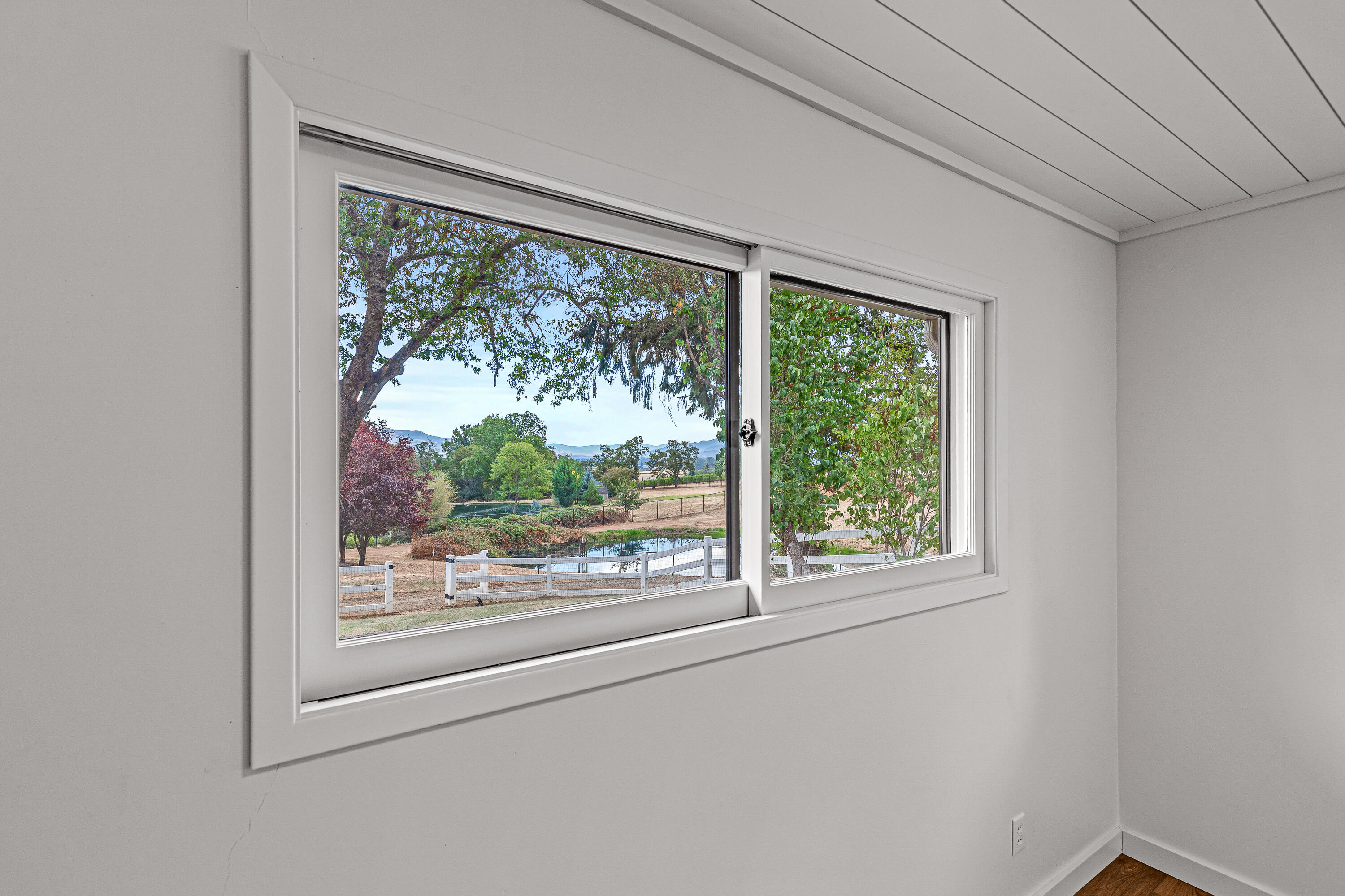 1865 Old Military Road Central Point, OR 97502 - Photo 41 of 77 a view of a room that has a large window