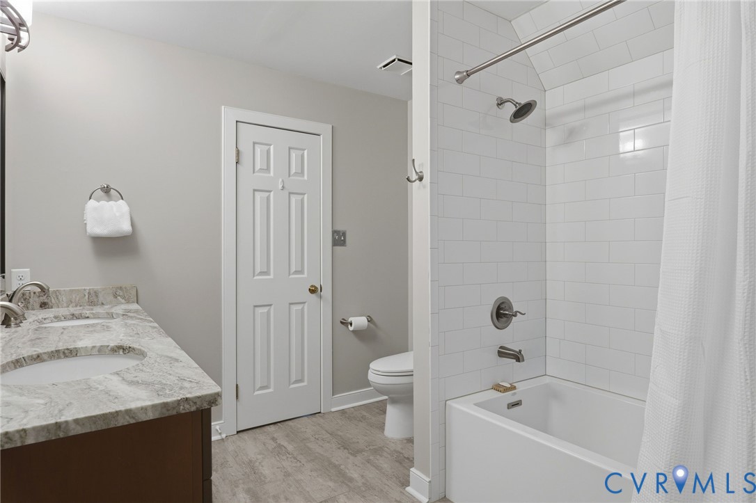 2320 Castle Hill Road Midlothian, VA 23113 - Photo 37 of 58 Jack and Jill Full Bathroom