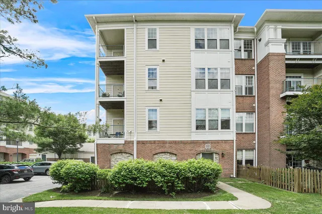 $489,000 | 110 Chevy Chase Street, Unit 301, Gaithersburg, MD 20878