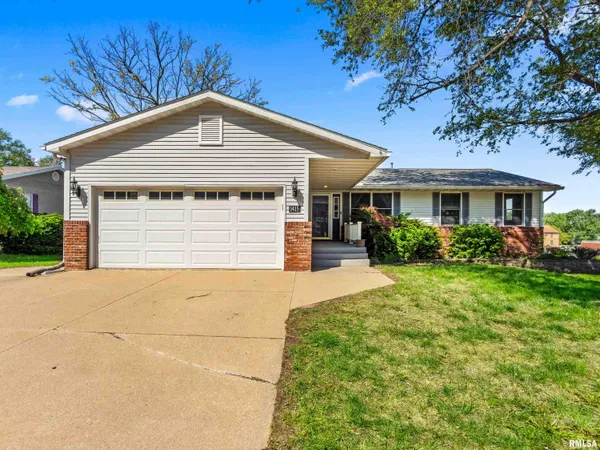 $249,900 | 1415 North Parkway Drive, Pekin, IL 61554