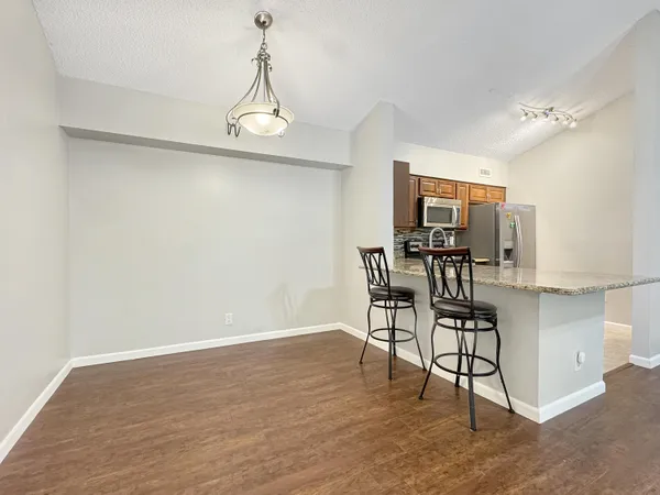 $1,900 | 3083 North Oakland Forest Drive, Unit 306, Oakland Park, FL 33309