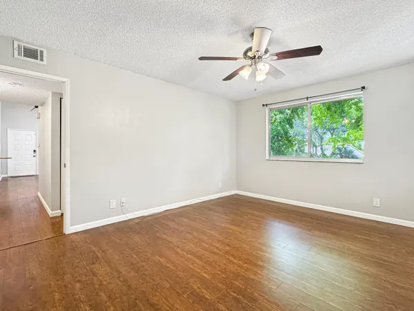 $1,900 | 3083 North Oakland Forest Drive, Unit 306, Oakland Park, FL 33309