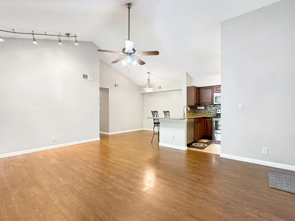 $1,900 | 3083 North Oakland Forest Drive, Unit 306, Oakland Park, FL 33309