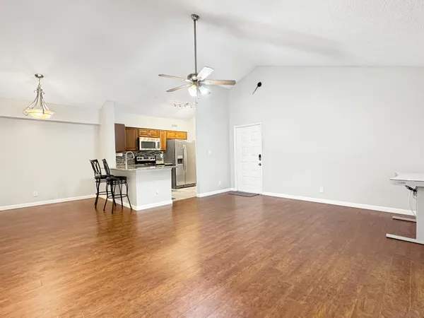 $1,900 | 3083 North Oakland Forest Drive, Unit 306, Oakland Park, FL 33309