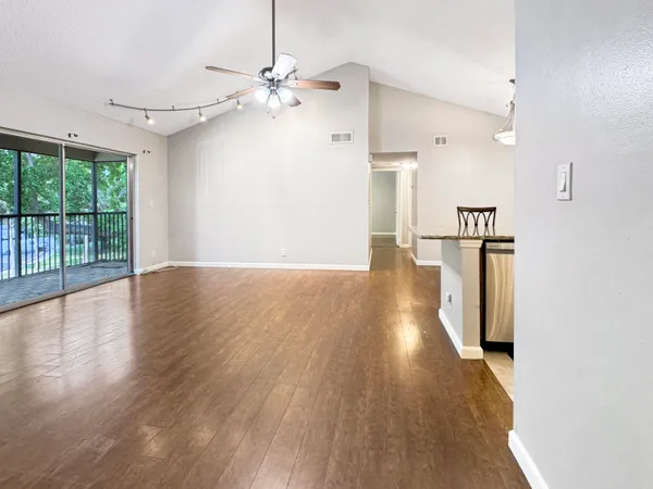 $1,900 | 3083 North Oakland Forest Drive, Unit 306, Oakland Park, FL 33309
