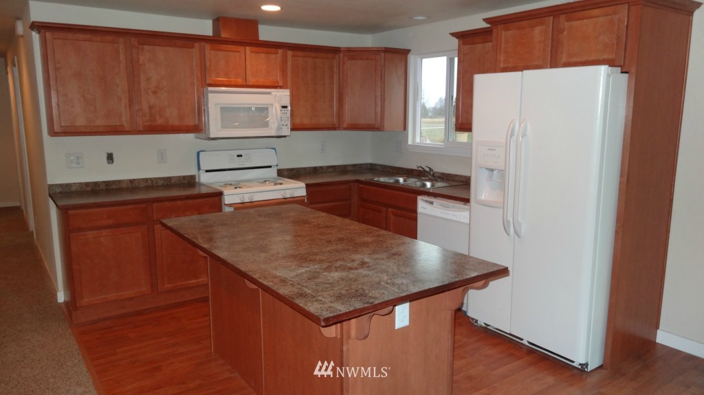 1724 Bayon Road Bellingham, WA 98225 - Photo 3 of 11