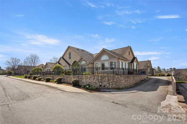 $440,000 | 31 Braeburn Way, Flat Rock, NC 28731