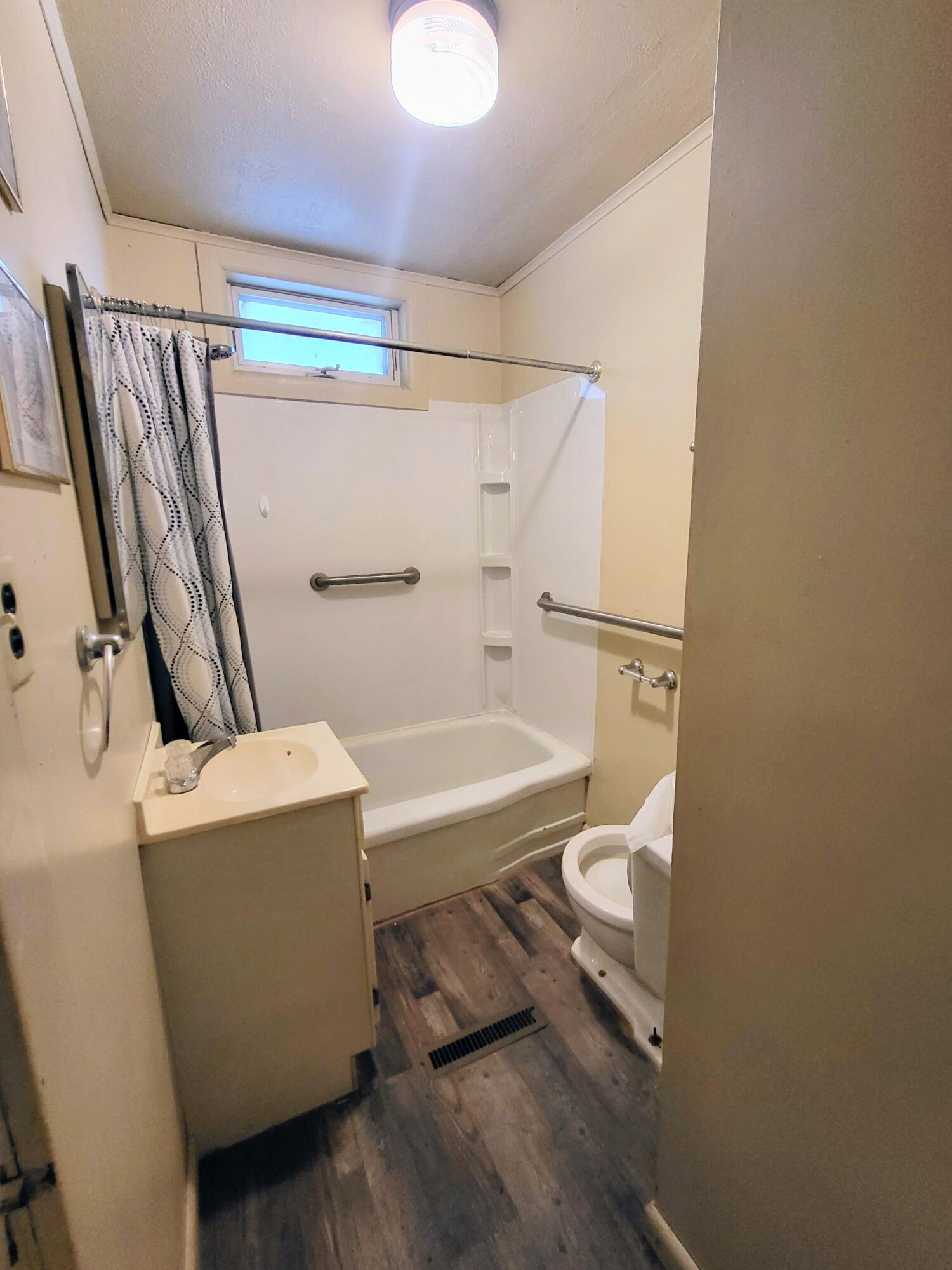 509 North Cullen Street Rensselaer, IN 47978 - Photo 11 of 16 a bathroom with a tub and a shower