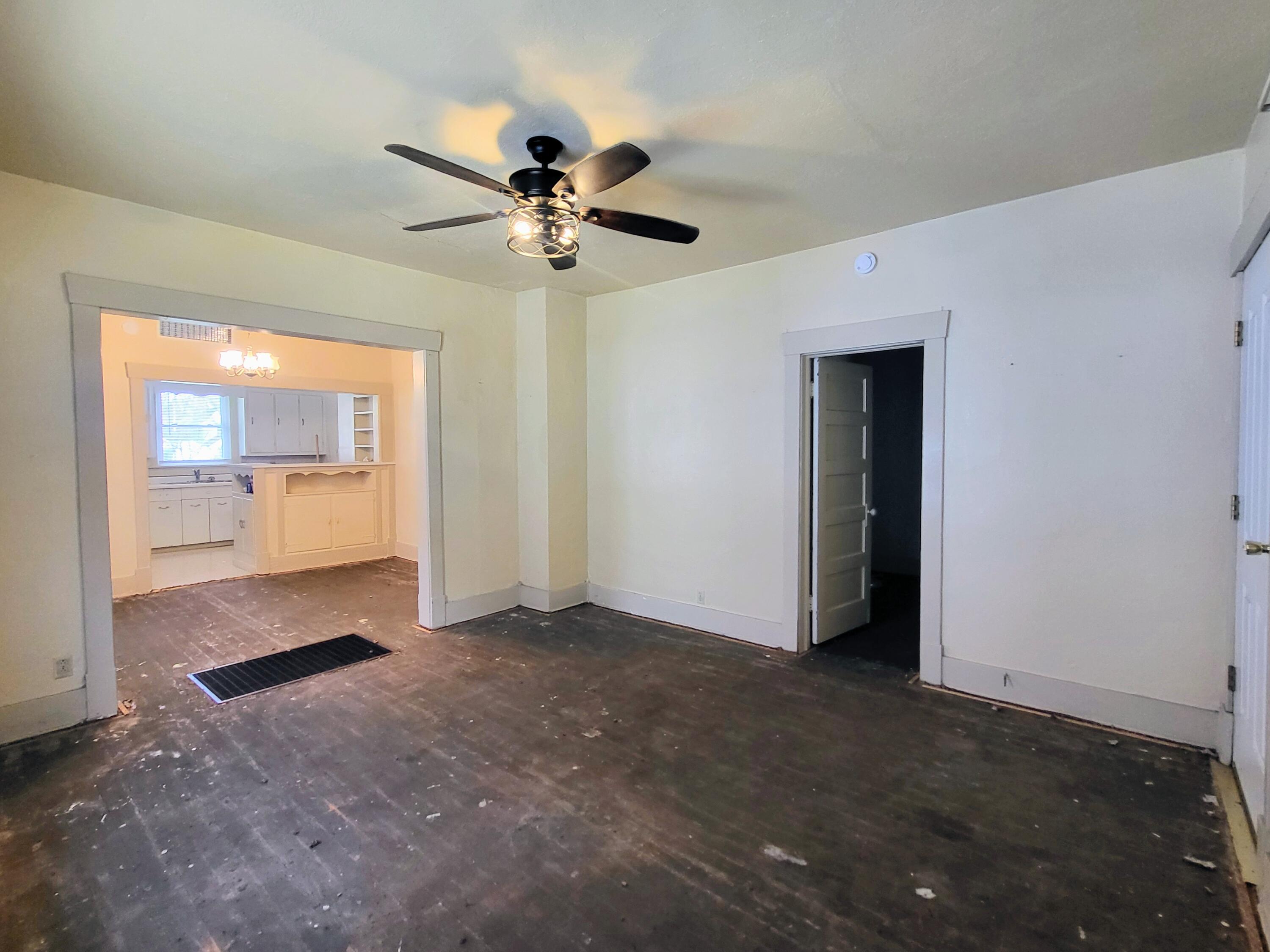 509 North Cullen Street Rensselaer, IN 47978 - Photo 9 of 16 an empty room with fan and windows