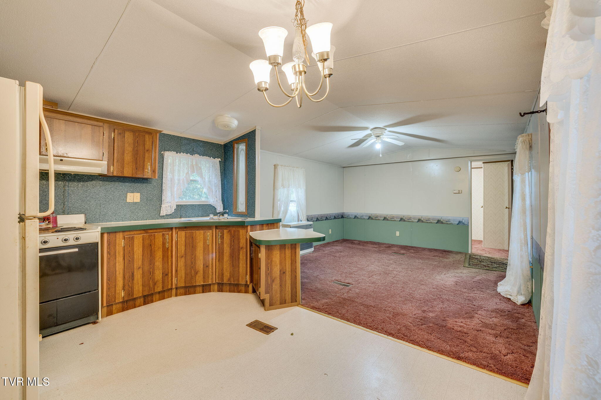 200 Ingram Branch Road Roan Mountain, TN 37687 - Photo 12 of 26 012