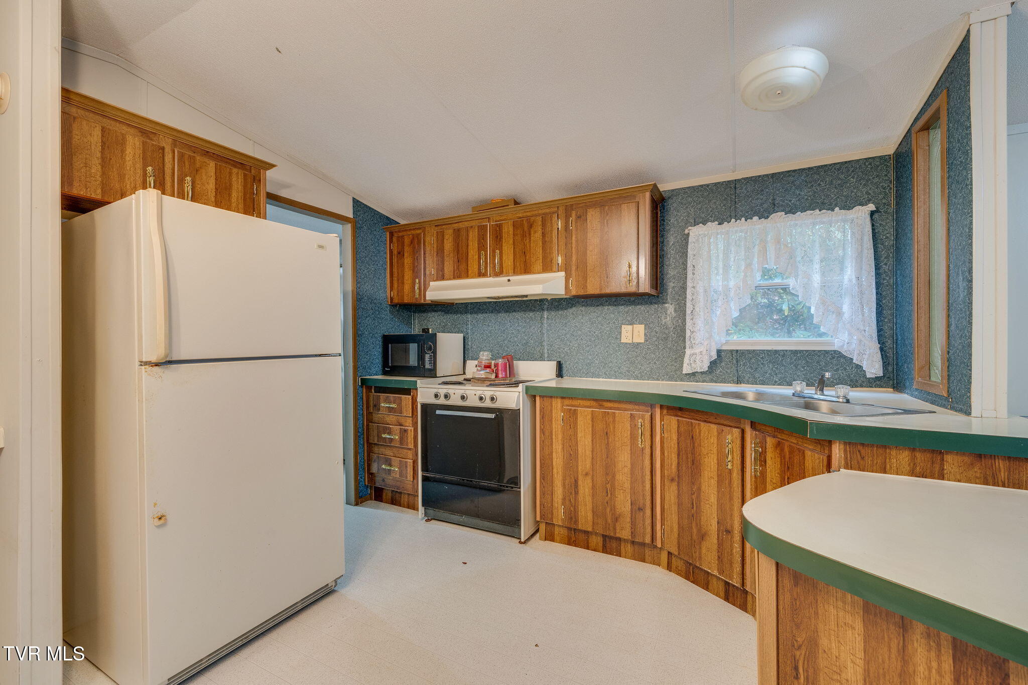 200 Ingram Branch Road Roan Mountain, TN 37687 - Photo 13 of 26 013