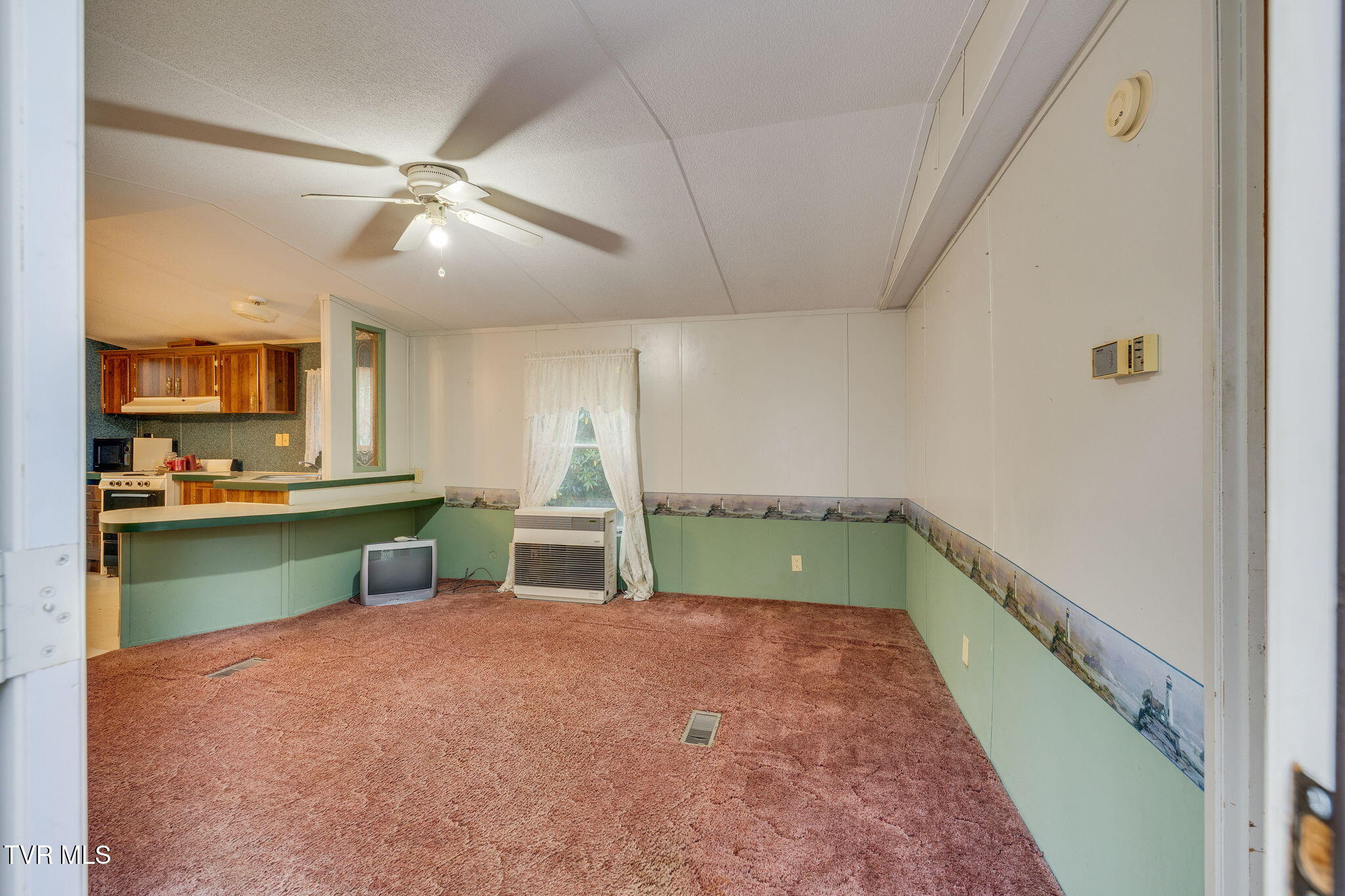 200 Ingram Branch Road Roan Mountain, TN 37687 - Photo 6 of 26 006