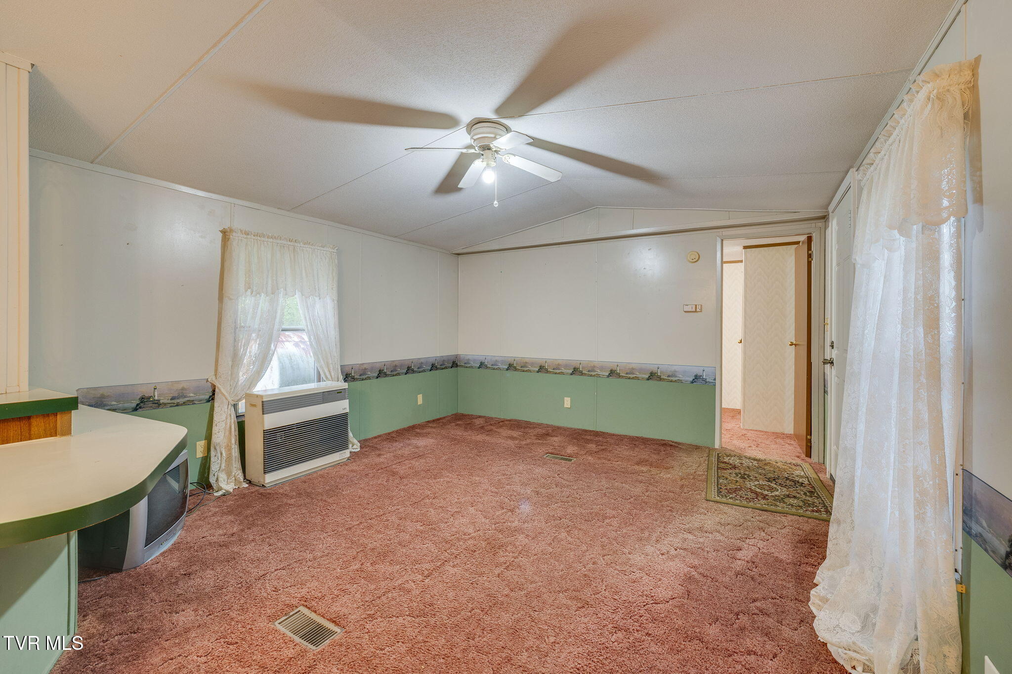 200 Ingram Branch Road Roan Mountain, TN 37687 - Photo 9 of 26 009