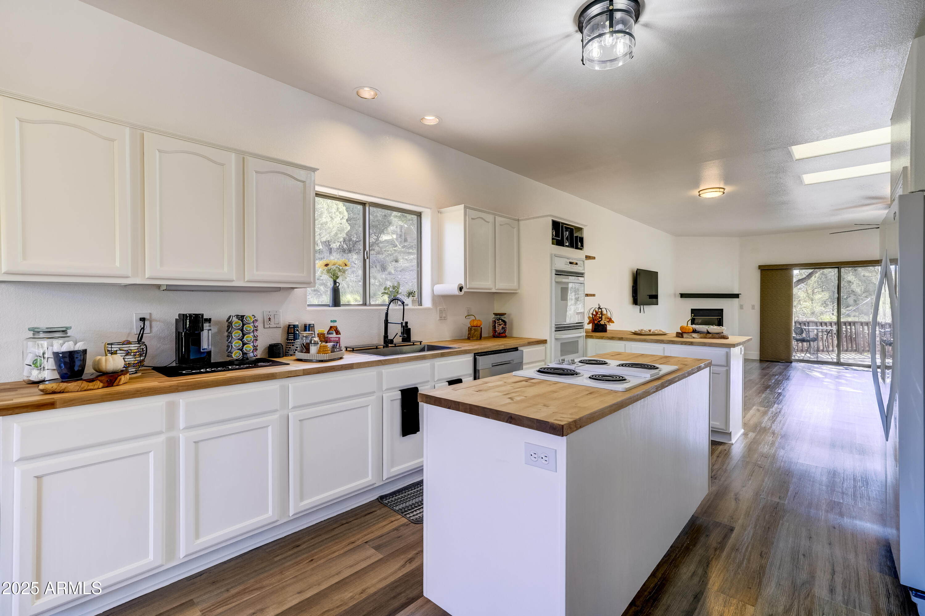 1483 Copper Basin Road Prescott, AZ 86303 - Photo 3 of 40 Open kitchen
