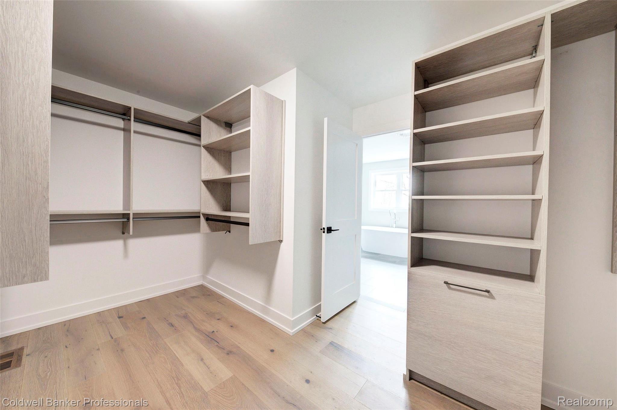 4101 Buckingham Road Royal Oak, MI 48073 - Photo 40 of 82 4H8A6922_3_4.jpg