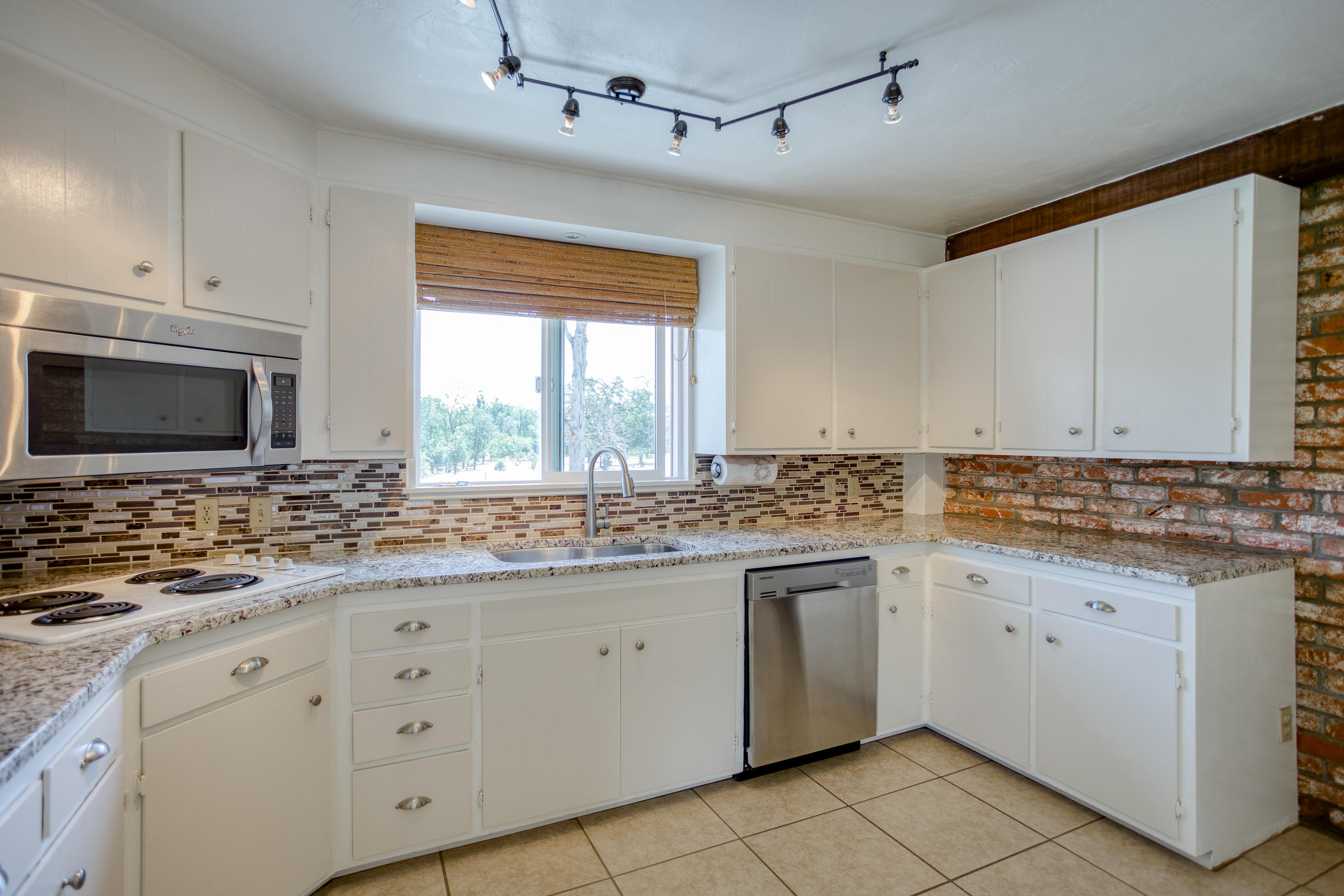 21442 Valley Oak Road Redding, CA 96003 - Photo 13 of 41 updated kitchen
