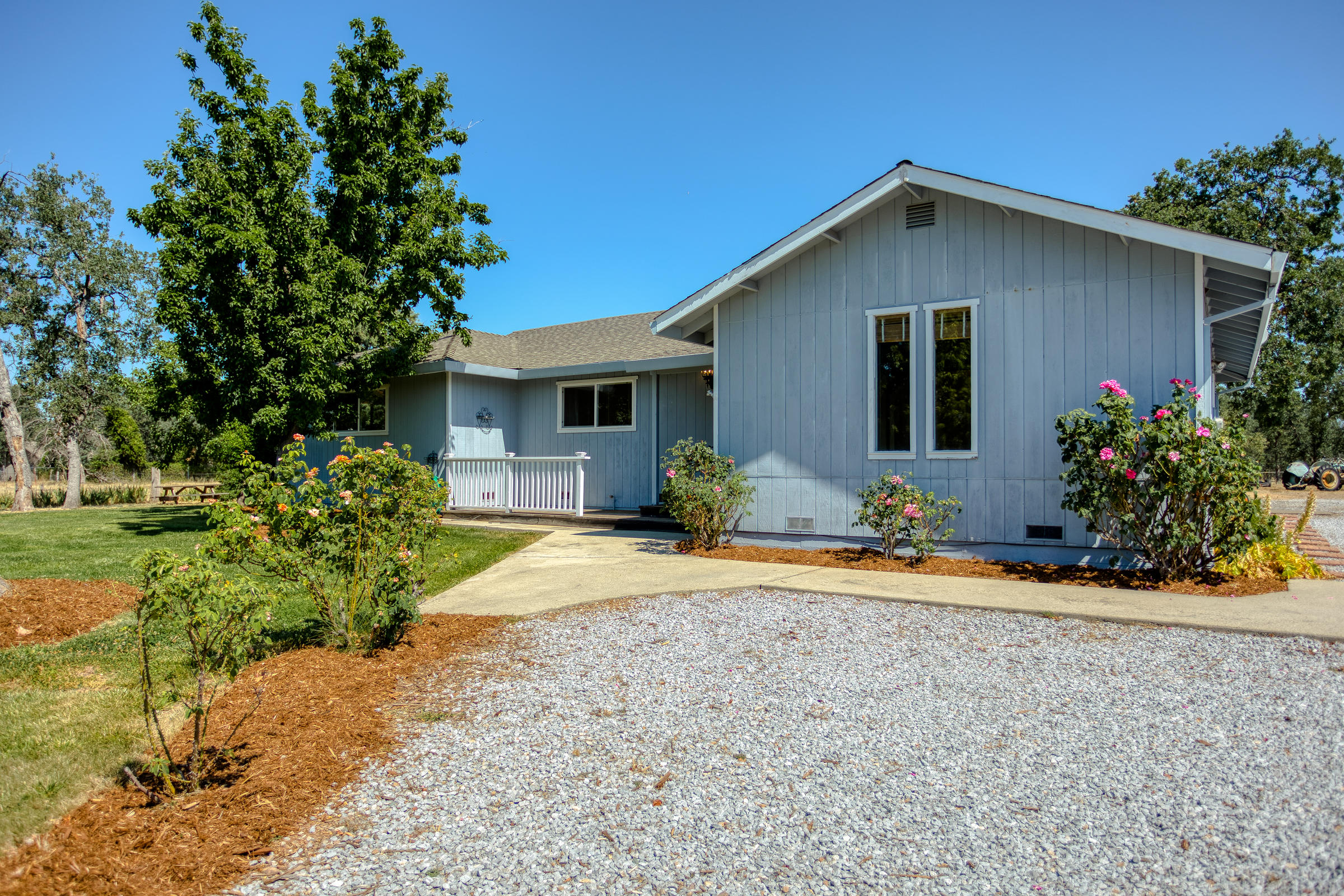 21442 Valley Oak Road Redding, CA 96003 - Photo 3 of 41 front porch
