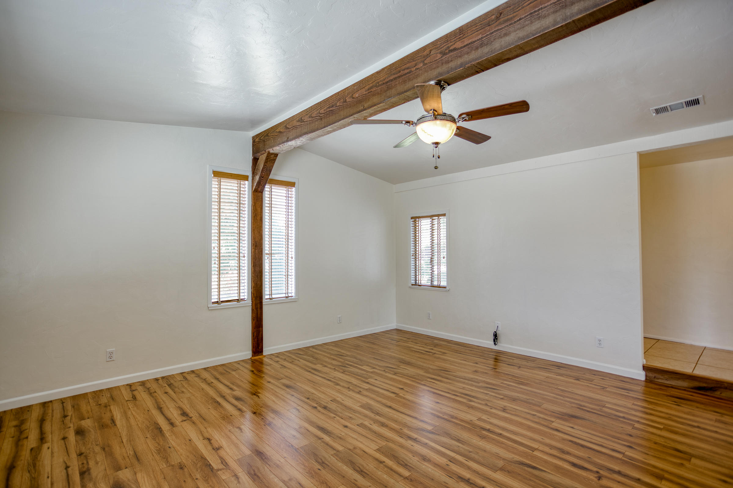 21442 Valley Oak Road Redding, CA 96003 - Photo 8 of 41 vaulted ceiling in living room