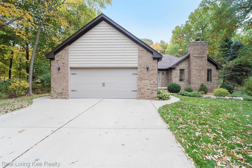 2631 Harrington Road Rochester Hills, MI 48307 - Photo 1 of 38